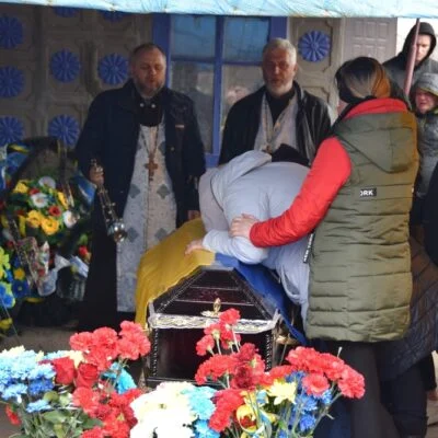 Петрівська громада попрощалася з воїном, якого вважали зниклим безвісти